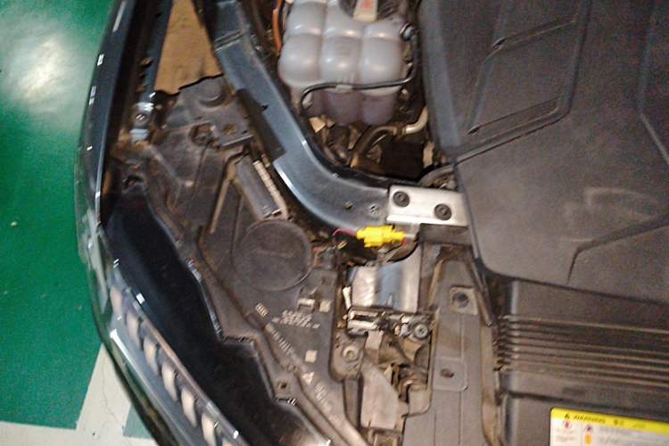 Used Audi Q7 2020 55 TFSI quattro S line sports model Engine Bay Right