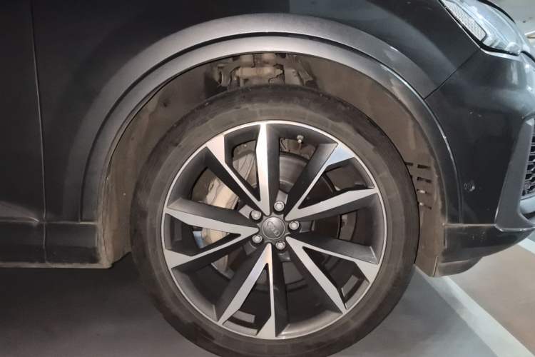 Used Audi Q7 2020 55 TFSI quattro S line sports model Right Front Wheel Hub