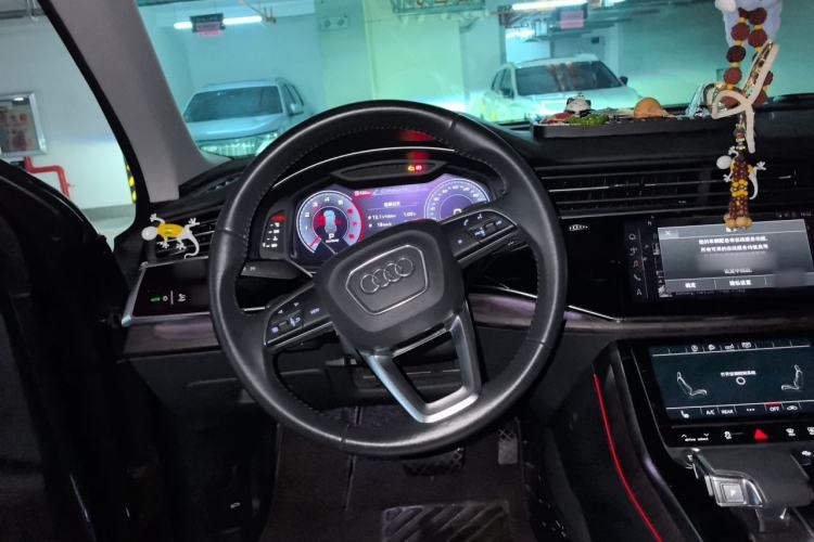 Used Audi Q7 2020 55 TFSI quattro S line sports model Steering Wheel