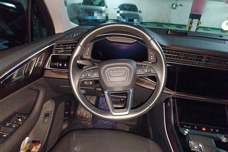 Used Audi Q7 2020 55 TFSI quattro S line sports model Steering Wheel