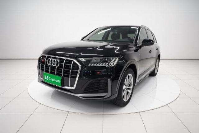 Audi Q7 2021 55 TFSI quattro S line Sport model مستعملة