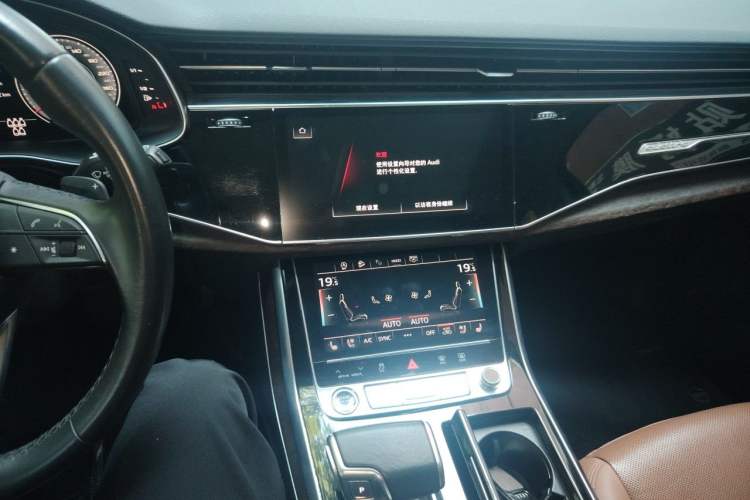 Used Audi Q7 2021 55 TFSI quattro S line Sport model Audio And AC Panel