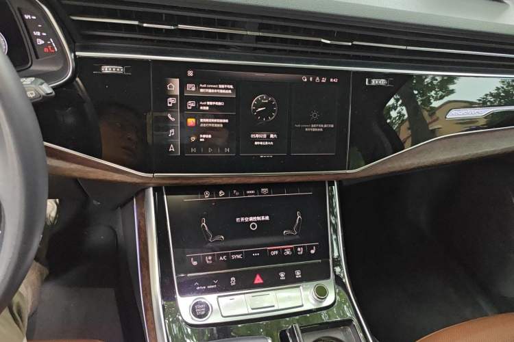Used Audi Q7 2021 55 TFSI quattro S line Sport model Audio And AC Panel