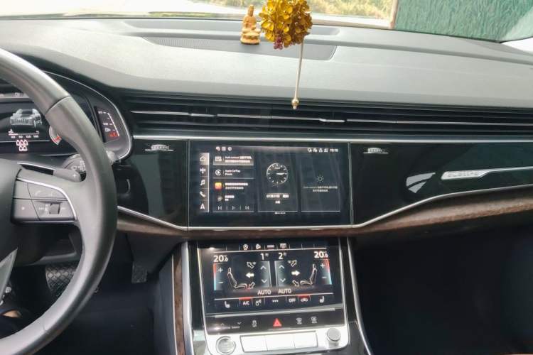 Used Audi Q7 2021 45 TFSI quattro S line Sport model Audio And AC Panel