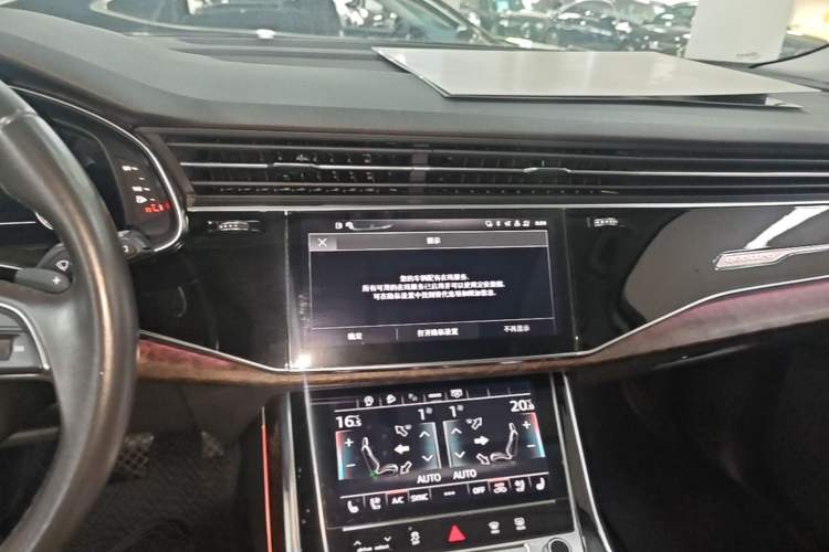 Used Audi Q7 2021 55 TFSI quattro S line Sport model Audio And AC Panel