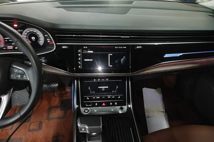 Used Audi Q7 2021 45 TFSI quattro S line Sport model Audio And AC Panel