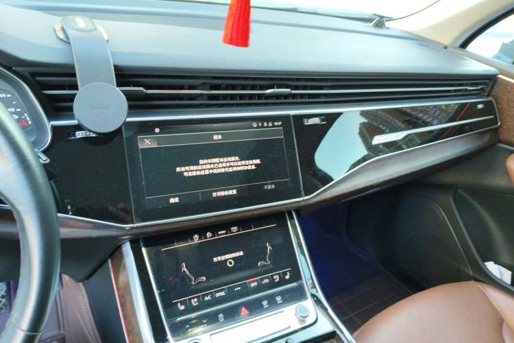 Used Audi Q7 2021 45 TFSI quattro S line Sport model Audio And AC Panel