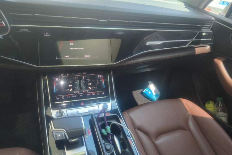 Used Audi Q7 2021 45 TFSI quattro S line Sport model Audio And AC Panel