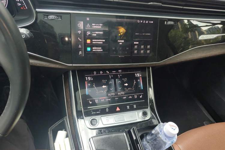 Used Audi Q7 2021 55 TFSI quattro S line Sport model Audio And AC Panel