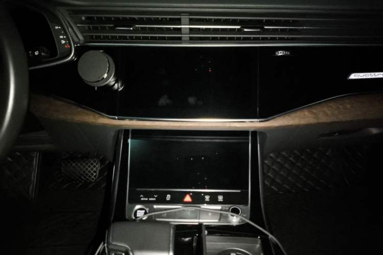 Used Audi Q7 2021 55 TFSI quattro S line Sport model Audio And AC Panel