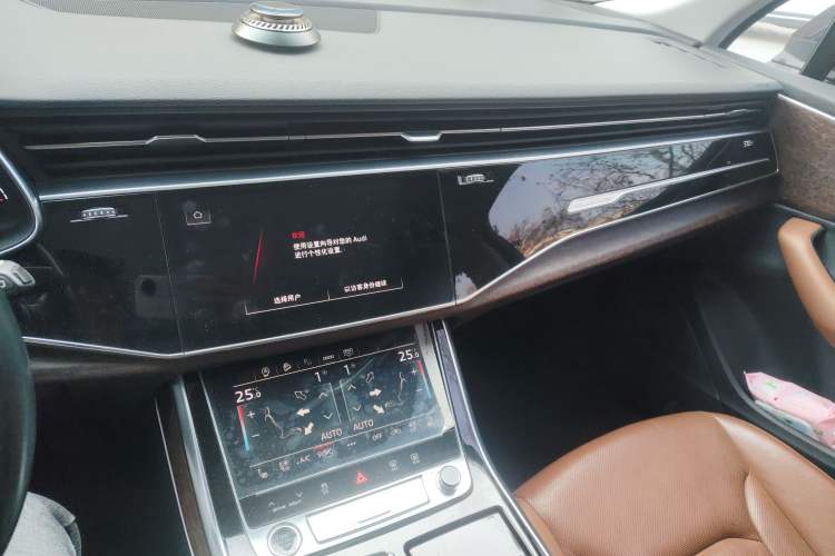Used Audi Q7 2021 55 TFSI quattro S line Sport model Audio And AC Panel