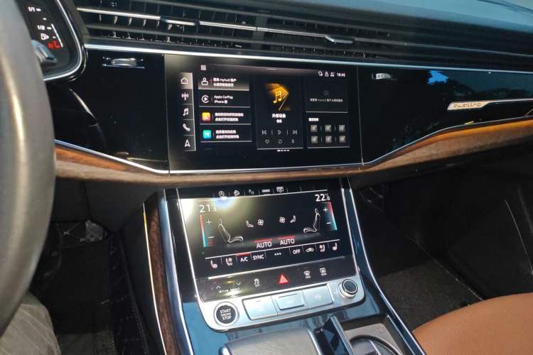 Used Audi Q7 2021 55 TFSI quattro S line Sport model Audio And AC Panel
