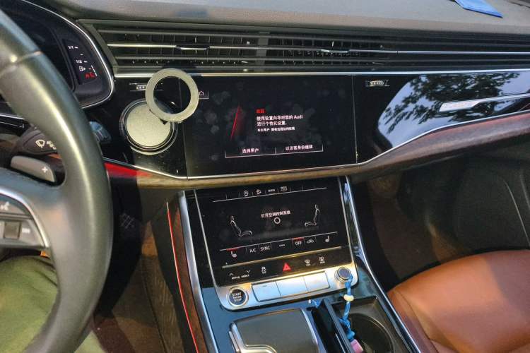 Used Audi Q7 2021 45 TFSI quattro S line Sport model Audio And AC Panel
