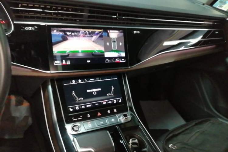 Used Audi Q7 2021 55 TFSI quattro S line Sport model Audio And AC Panel