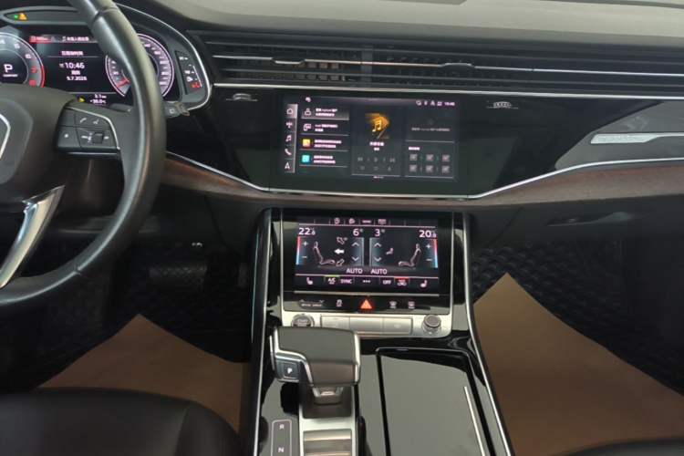Used Audi Q7 2021 45 TFSI quattro S line Sport model Audio And AC Panel