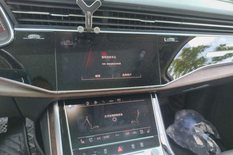 Used Audi Q7 2021 55 TFSI quattro S line Sport model Audio And AC Panel