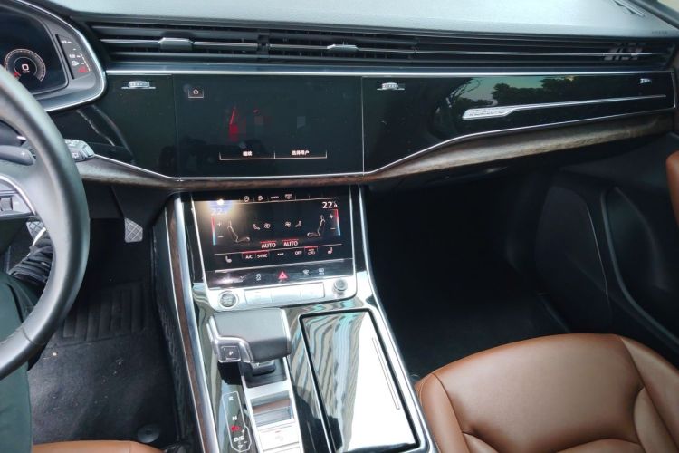 Used Audi Q7 2021 45 TFSI quattro S line Sport model Audio And AC Panel