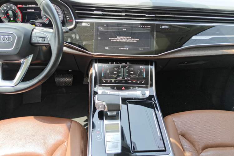 Used Audi Q7 2021 55 TFSI quattro S line Sport model Audio And AC Panel