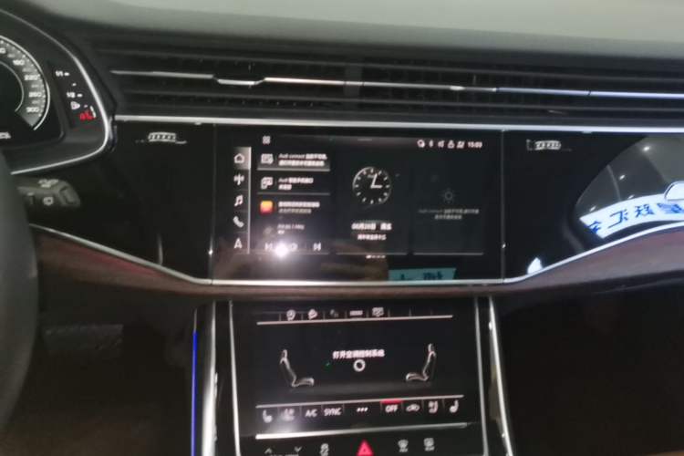 Used Audi Q7 2021 55 TFSI quattro S line Sport model Audio And AC Panel