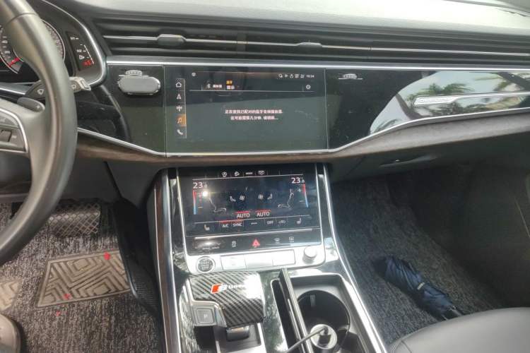 Used Audi Q7 2021 45 TFSI quattro S line Sport model Audio And AC Panel