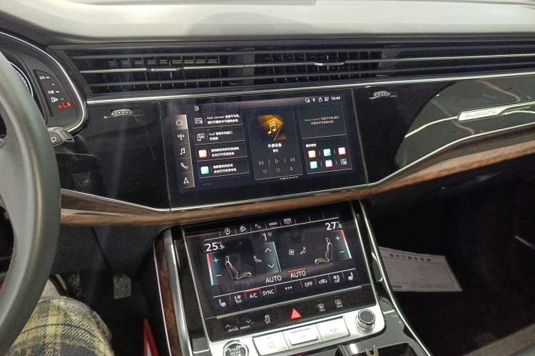 Used Audi Q7 2021 55 TFSI quattro S line Sport model Audio And AC Panel