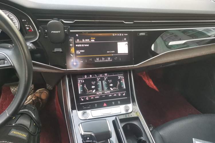 Used Audi Q7 2021 55 TFSI quattro S line Sport model Audio And AC Panel