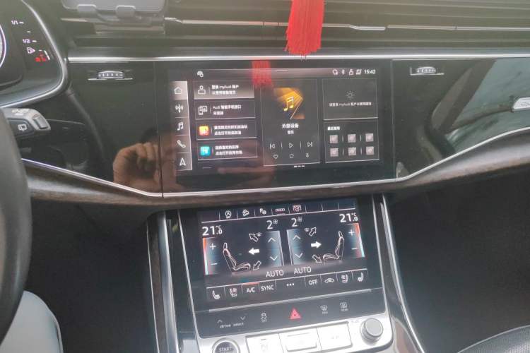 Used Audi Q7 2021 55 TFSI quattro S line Sport model Audio And AC Panel