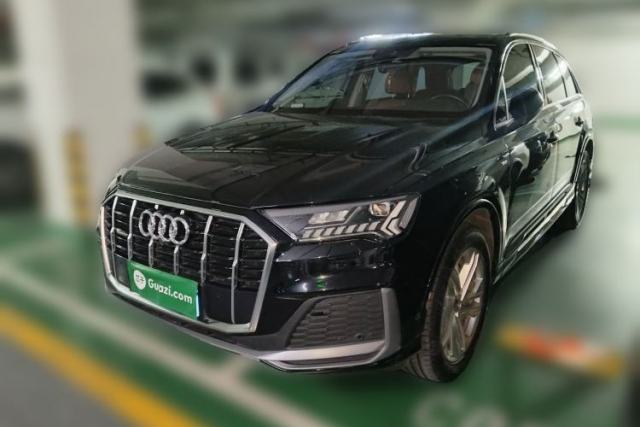 Audi Q7 2021 45 TFSI quattro S line Sport model مستعملة