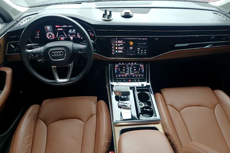 Used Audi Q7 2021 55 TFSI quattro S line Prestige Edition Center Console
