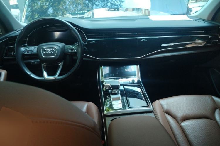 Used Audi Q7 2021 55 TFSI quattro S line Sport model Center Console