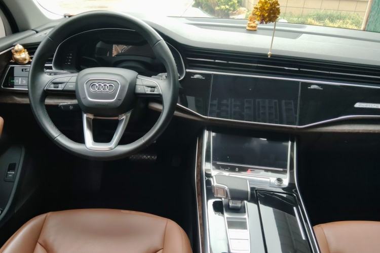 Used Audi Q7 2021 45 TFSI quattro S line Sport model Center Console