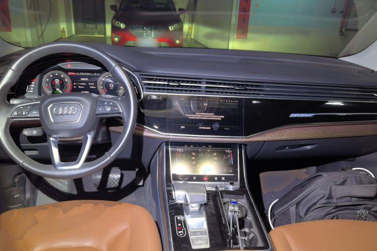 Used Audi Q7 2021 55 TFSI quattro S line Sport model Center Console