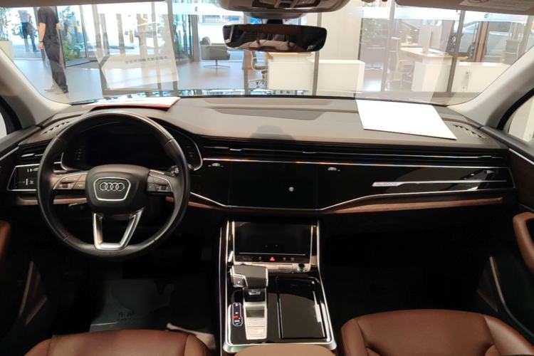 Used Audi Q7 2021 55 TFSI quattro S line Sport model Center Console