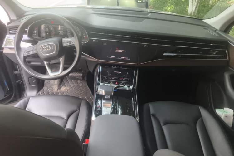 Used Audi Q7 2021 45 TFSI quattro S line Sport model Center Console