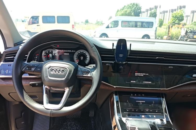 Used Audi Q7 2021 45 TFSI quattro S line Sport model Center Console