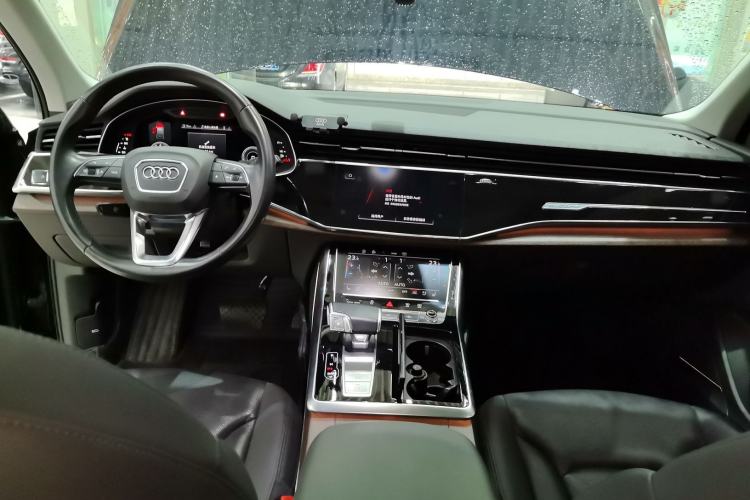 Used Audi Q7 2021 55 TFSI quattro S line Sport model Center Console