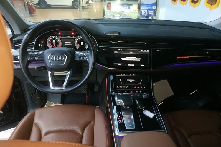 Used Audi Q7 2021 55 TFSI quattro S line Sport model Center Console