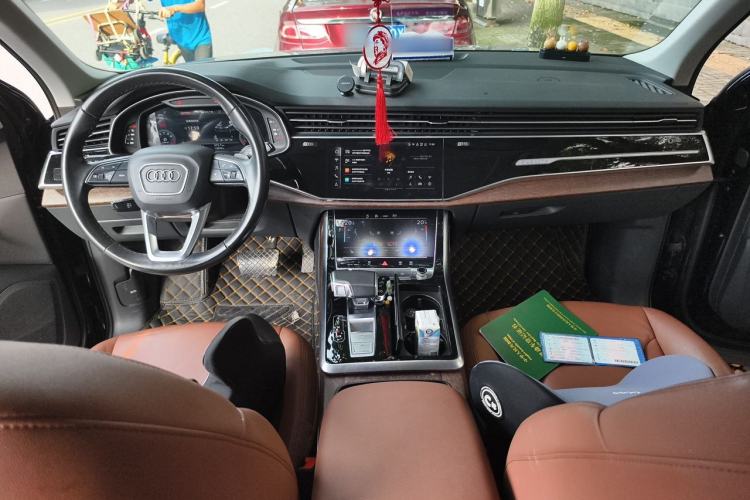 Used Audi Q7 2021 45 TFSI quattro S line Sport model Center Console