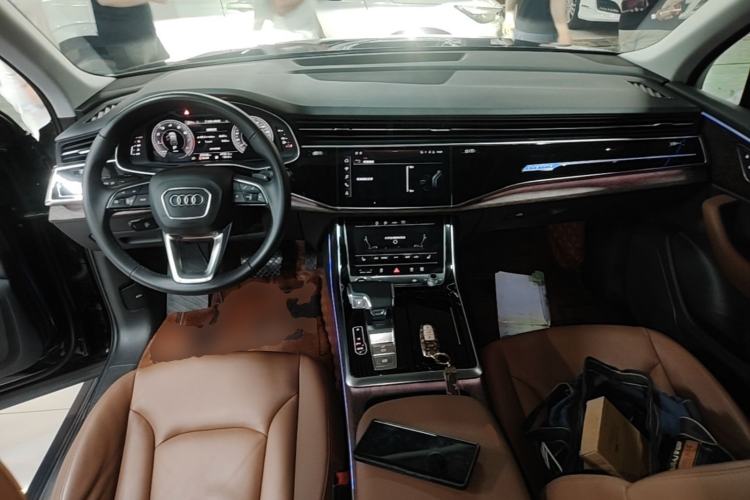 Used Audi Q7 2021 45 TFSI quattro S line Sport model Center Console