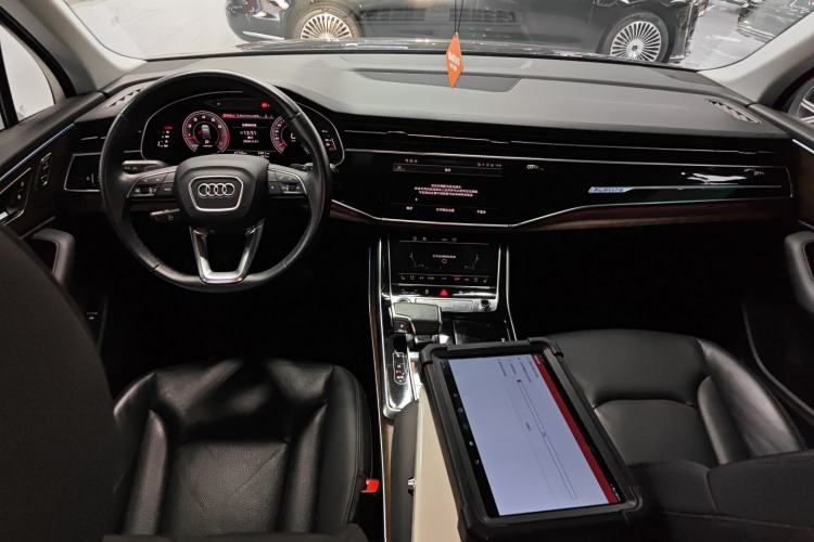 Used Audi Q7 2021 55 TFSI quattro S line Sport model Center Console
