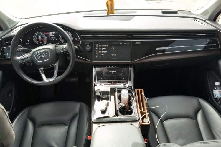 Used Audi Q7 2021 45 TFSI quattro S line Sport model Center Console