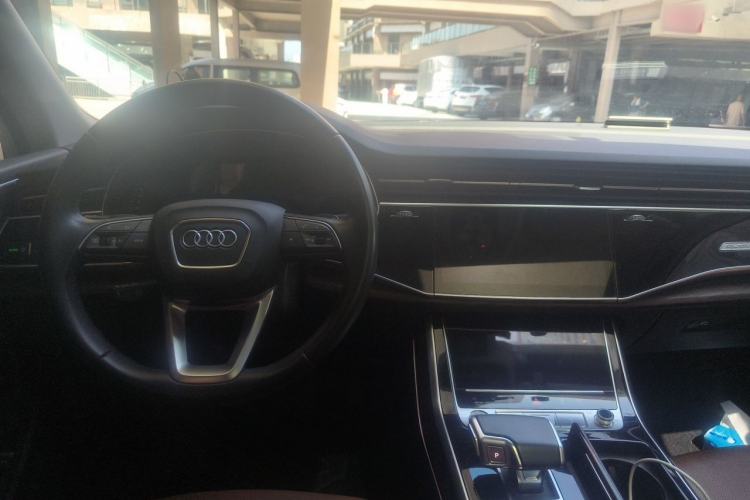 Used Audi Q7 2021 45 TFSI quattro S line Sport model Center Console