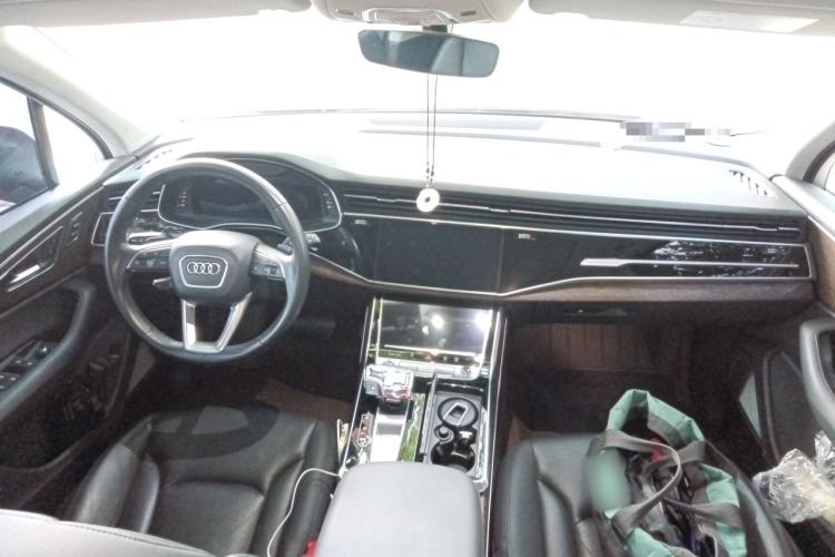 Used Audi Q7 2021 55 TFSI quattro S line Sport model Center Console
