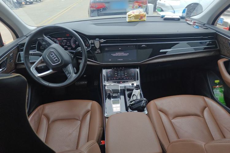 Used Audi Q7 2021 55 TFSI quattro S line Sport model Center Console