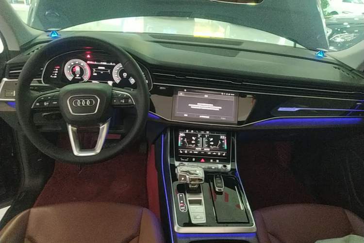 Used Audi Q7 2021 55 TFSI quattro S line Sport model Center Console