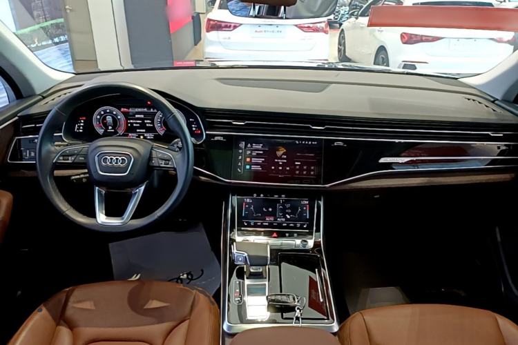Used Audi Q7 2021 55 TFSI quattro S line Sport model Center Console