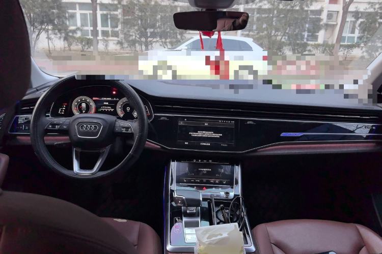 Used Audi Q7 2021 45 TFSI quattro S line Sport model Center Console