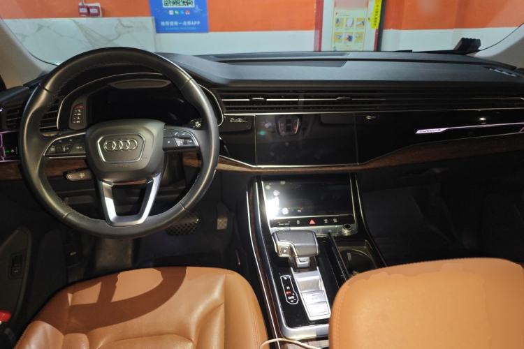 Used Audi Q7 2021 55 TFSI quattro S line Sport model Center Console