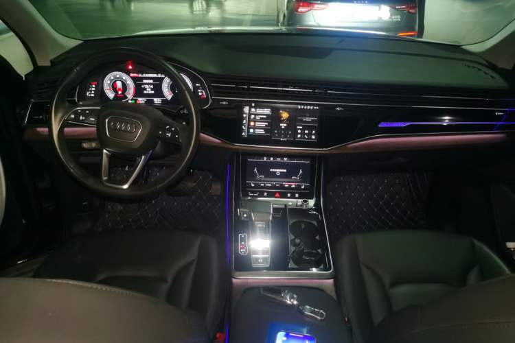 Used Audi Q7 2021 45 TFSI quattro S line Sport model Center Console