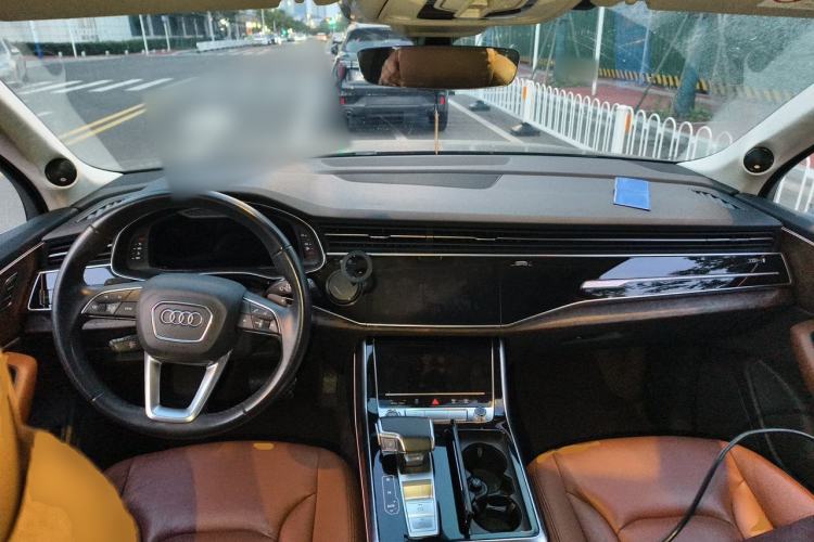 Used Audi Q7 2021 45 TFSI quattro S line Sport model Center Console